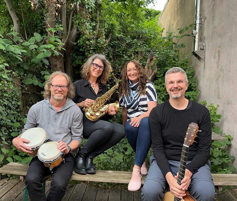 Cowhouse-Musicians-25
